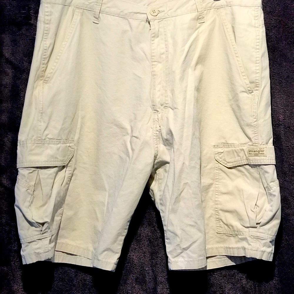 Men’s 36 cargo wrangle shorts